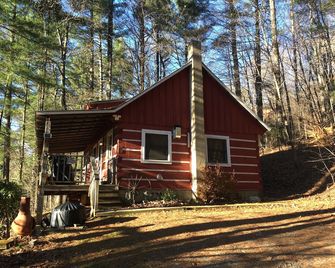 Blue Ridge Getaway-Relax On The Front Porch--Wildlife Galore! - Fleetwood - Building