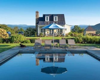 Revel Farm: A Magical Country Getaway - Sperryville - Pool
