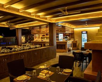 Busy Bee Resort, Pokhara - פוחארה - מסעדה