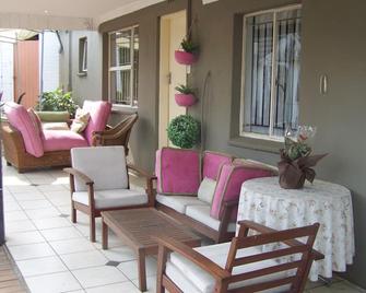 Neo's Bed and Breakfast - Soweto - Patio