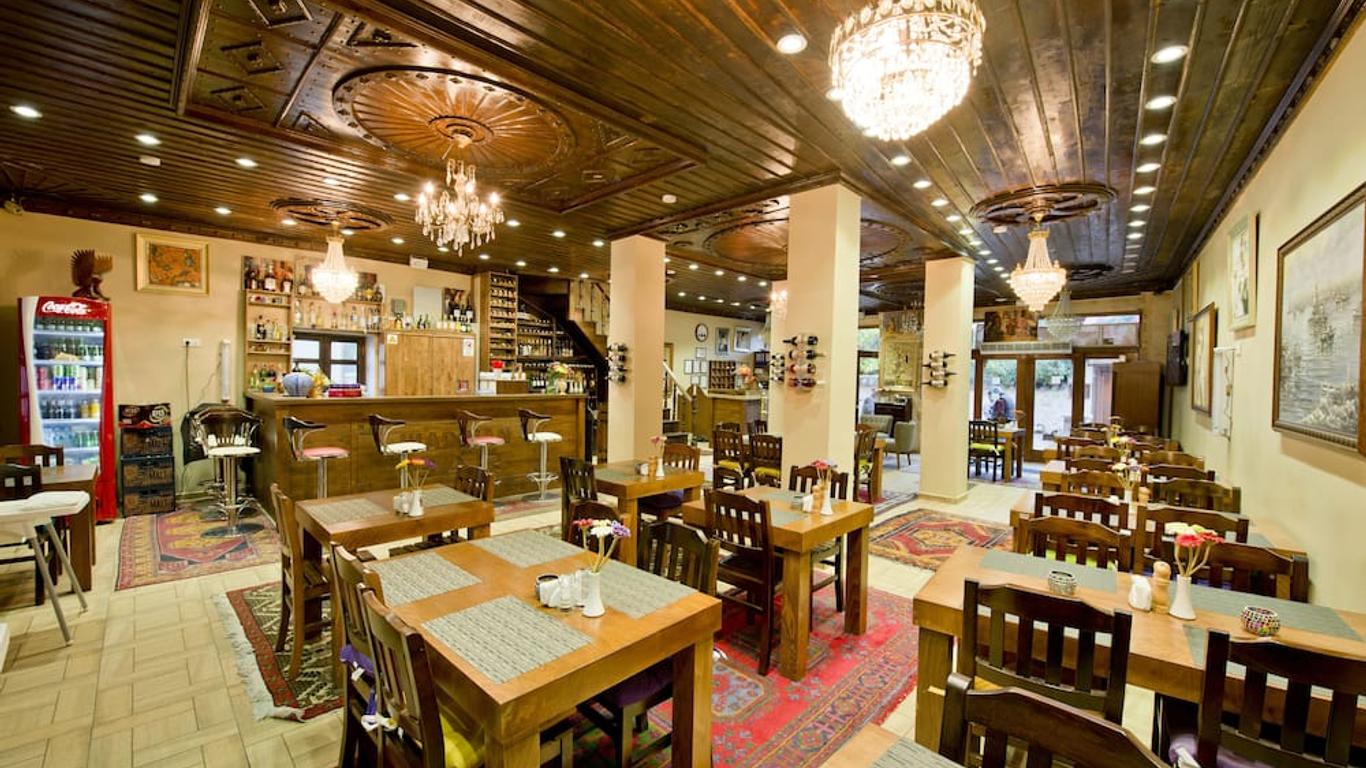 哈德良門酒店 - 安塔利亞