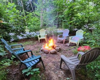 Lake George Diamond Point 3 Bed / 2 Ba two story Cabin - Lake George - Patio