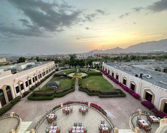 Golden Tulip Nizwa Hotel - Nizwa - Restaurant