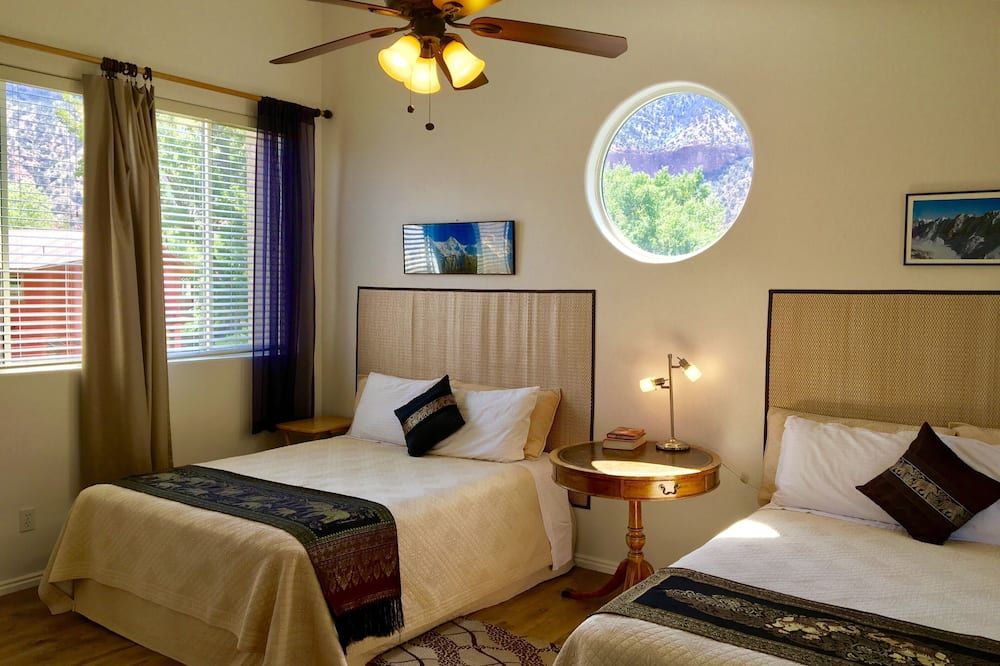 Bedroom view of Zion Vacation Home Llc