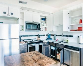 Mr. Hudson Jr. Entire rental unit in Salt Lake City, Utah, with King Bed! - סולט לייק סיטי - מטבח