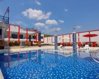 Hotel Bora Bora Spa - Melgar - Басейн