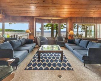 Higgins Lake - One Of A Kind Lakefront Lodge! - Roscommon - Sala de estar
