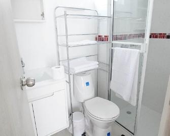Hermoso Apartamento Nuevo,moderno,por Días,semanas - Jamundi - Bathroom
