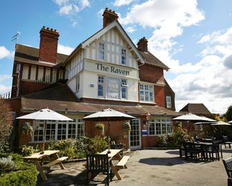 Raven Hotel by Greene King Inns - Hook - Edificio