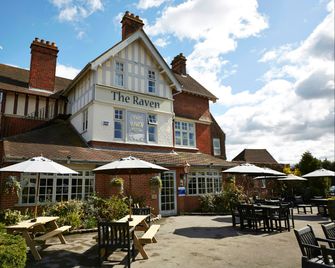 Raven Hotel by Greene King Inns - Hook - Edificio