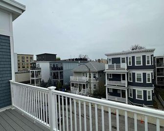 HomeStay in Boston West Bellflower Street - Βοστώνη - Μπαλκόνι