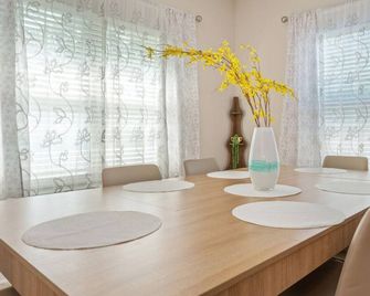 Cozy Retreat | Patio, Big Kitchen & Fishing Nearby - Crestview - Dining room