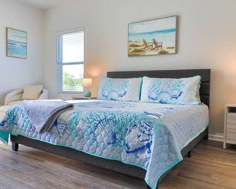 Southport Seascape~Spacious~Pet Free~4 miles Downtown ~3 miles Oak Island Beach - Southport - Ložnice