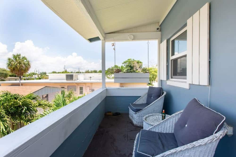 Light and Breezy in SoSo - ווסט פאלם ביץ' - מרפסת