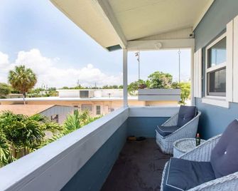 Light and Breezy in SoSo - West Palm Beach - Balcón