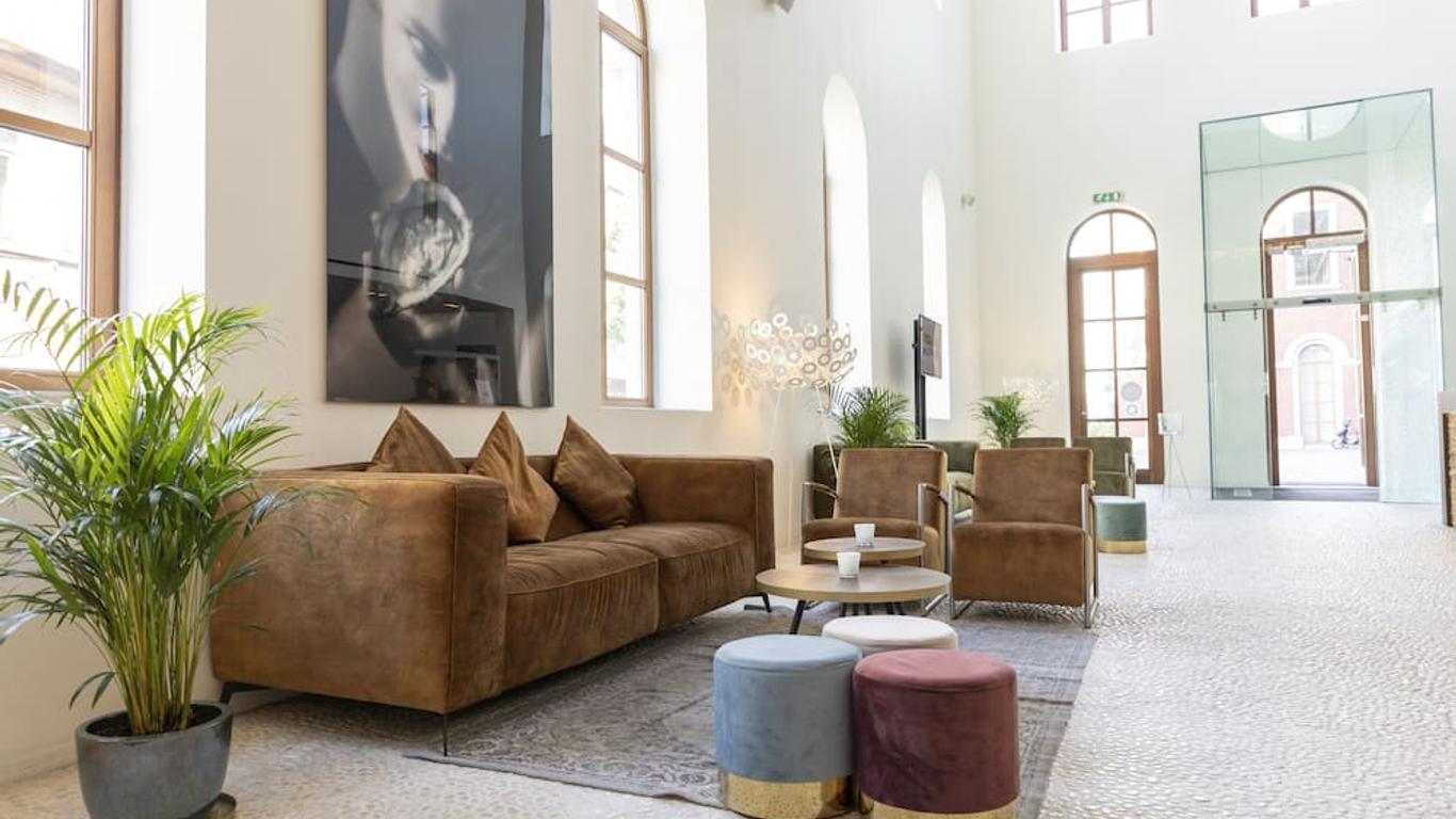 إيبورون هوتل - ديفرانت هوتلز