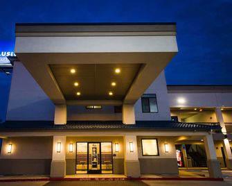 Palace Inn Blue Federal Road - Houston - Building