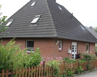 Ferienwohnung an der Müritz - Klink - Gebäude
