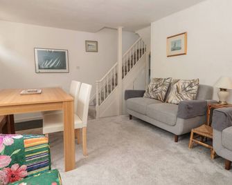 Dart Cottage - Dartmouth - Living room