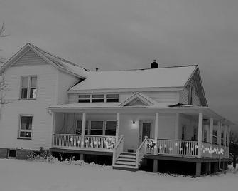 The loft, efficiency suite offering privacy and comfort. - Essexville - Building