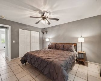 Lakeside Retreat With Private Boat Ramp - Clearlake - Chambre