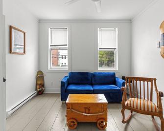 The Bannerman Dedicated Parking - St. John’s - Wohnzimmer