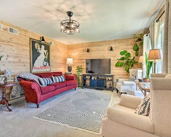 Berkeley Springs Vacation Home with Fire Pit! - Berkeley Springs - Living room