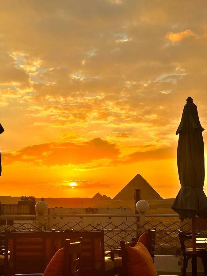Jimmy Pyramids Hotel thumbnail 2