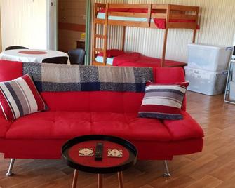 Farmstay cabins in Western Australia, close to highway. - Northampton - Sala de estar