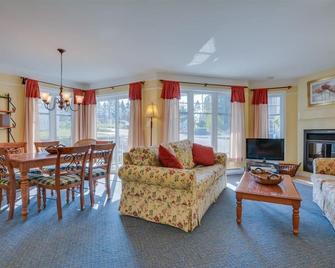 Condo Lac Archambault 326 - Saint-Donat-de-Montcalm - Living room