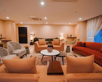 Nine Tree Luxury Hotel & Suites Lahore - Lahore - Lounge
