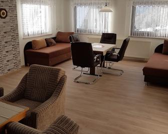 Newly renovated holiday home Matthes - Zella-Mehlis - Wohnzimmer