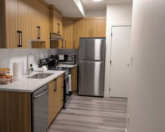 The Nisku Retreat – 10 Mins from Yeg - Nisku - Kuchyň