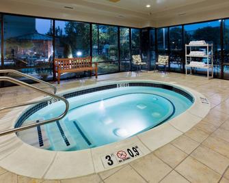 Equipped Suite Near Abe With Free 24h Airport Shuttle | Shared Hot Tub Access - Allentown - Pool