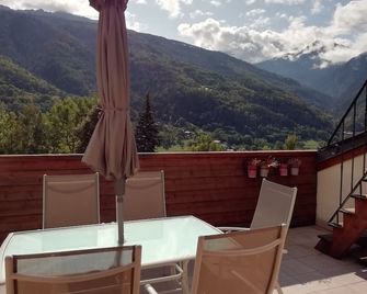 A la Bouge'Hôtes - La Plagne-Tarentaise - מרפסת