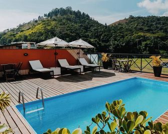 Kastel Itaipava - Petropolis - Zwembad