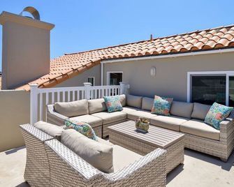 Steps to Sand & Harbor! Family Friendly Beach House. 2 King Beds - Oxnard - Balkon