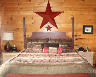 North Ga Mountains Beautiful Panoramic Views, Hot Tub, Wifi, Fireplace - Blairsville - Bedroom