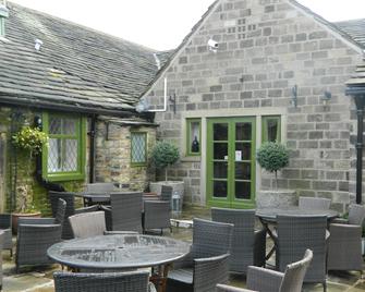 Bert's Rooms at The Black Horse Inn - Brighouse - Patio