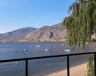 Richter Pass Beach Resort - Osoyoos - Balcón