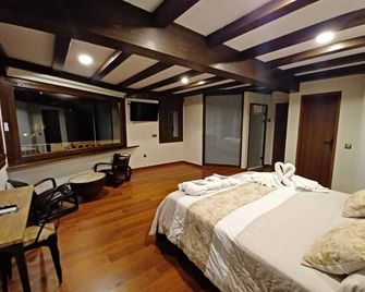 Hostal El Cerro - Only Adults - Pedro Bernardo - Bedroom