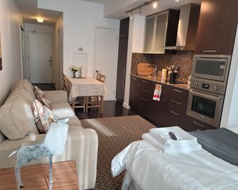 Luxury Condo in Financial District across CN Tower - Brampton - Chambre
