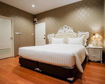 The O-Zone Airport Inn - Racha Thewa - Bedroom
