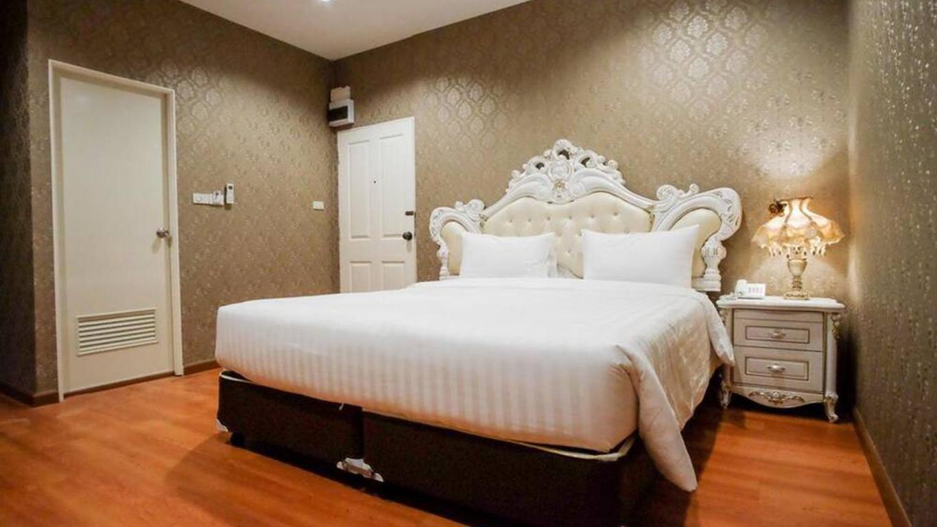 The O-Zone Airport Inn
