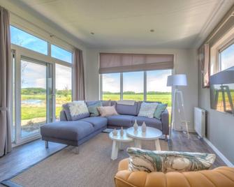 EuroParcs Poort van Zeeland - Hellevoetsluis - Living room