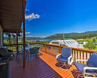 Cozy Montana Lake View Getaway - Fish and Hike! - Kalispell - Balcony