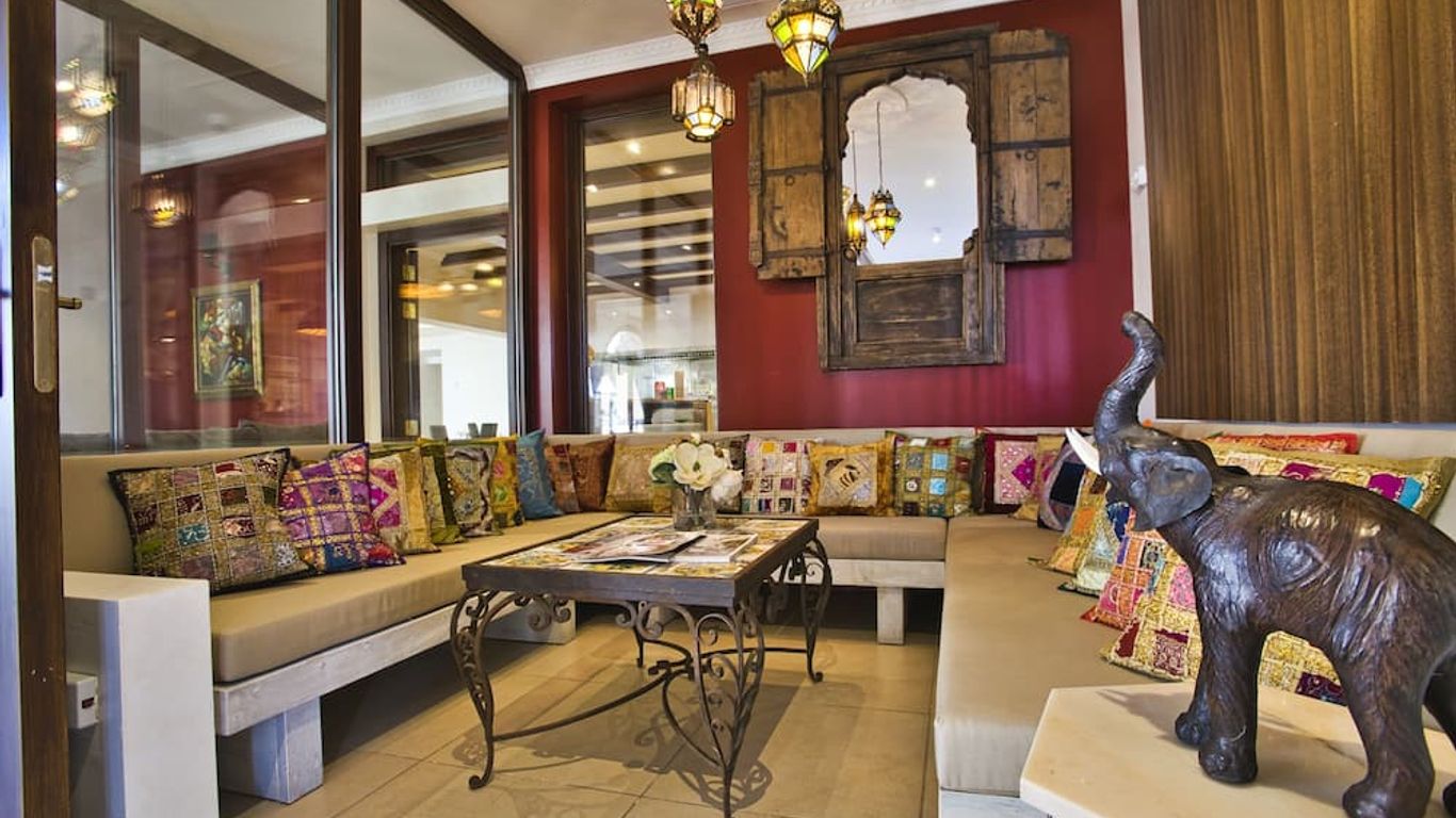 Paloma Blanca Boutique Hotel