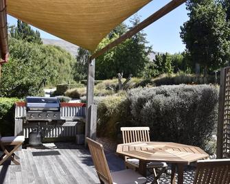 Burn Cottage Retreat - Cromwell - Patio