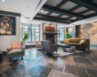 Summit Lodge Boutique Hotel - Whistler - Lobby