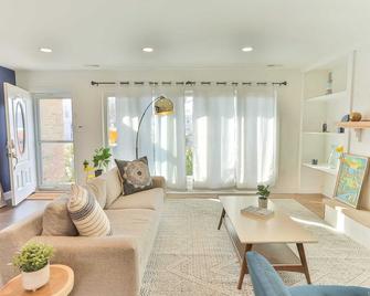 Spacious Waterfront Atlantic City Living with Rec Room - Atlantic City - Sala de estar